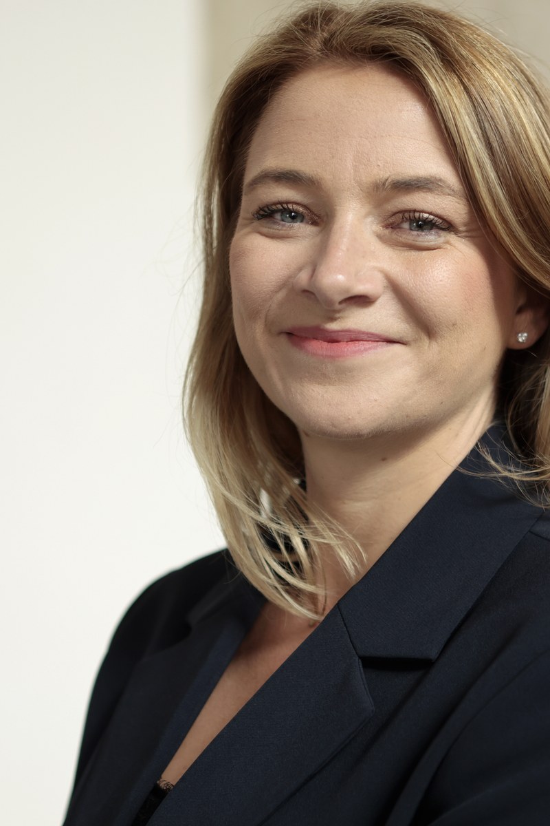 Dr. Julia Schneidawind